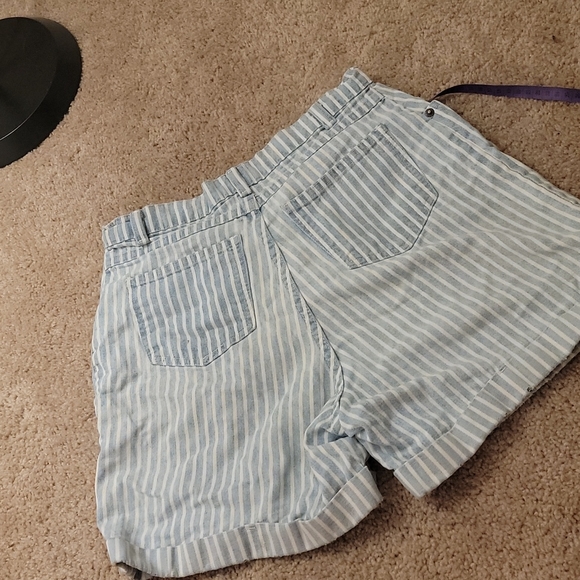 Striped shorts - Picture 5 of 7